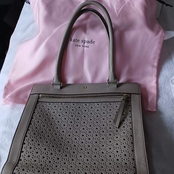 ♠️Kate Spade perforated Leather Tote - Picture 14 of 14